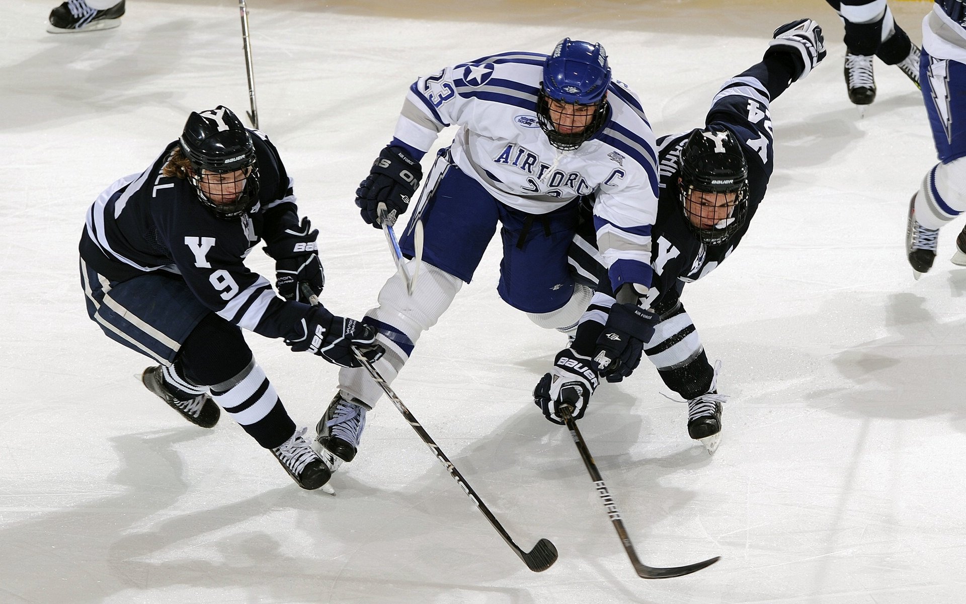 快船后卫训练中三分连中引掌声不断，快船控球后卫